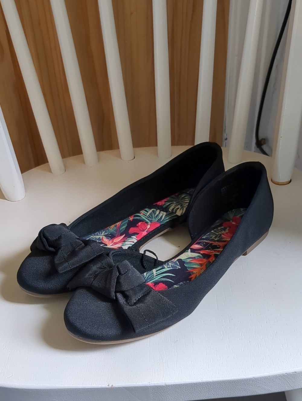 Black Bow Ballet Flats with Floral Insole for Women. Size 9